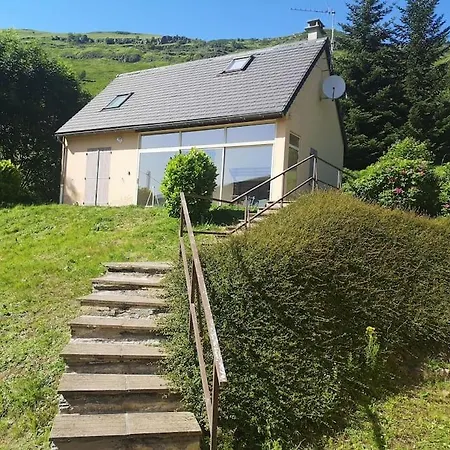 Chaleureux Avec Cheminée Au Pied Du Puy Mary Hébergement de vacances Saint-Paul-de-Salers