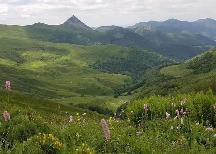 Chaleureux Avec Cheminee Au Pied Du Puy Mary Ferienhaus